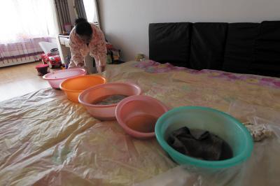 杭州楼上漏水，住户失联，小区没物管，业主维权难！律师来支招……